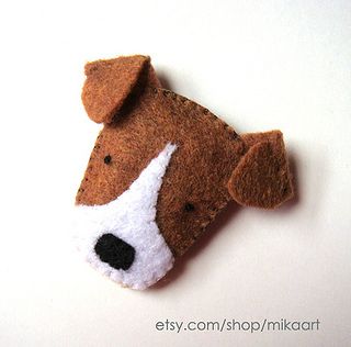 Jack Russell Embroidery, Felt Dog Ornament, Baby Mobil, Dog Brooch, Felt Dogs, Jack Russel, Dog Crafts, Wool Projects, Felt Brooch