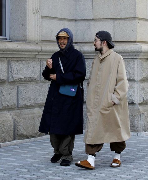 Japanese Winter Fashion Men, Japanese Winter Fashion, Japanese Workwear, Mantel Outfit, Turning Japanese, Mens Apparel, Mens Fashion Wear, Mens Fashion Inspiration, Street Fashion Men Streetwear