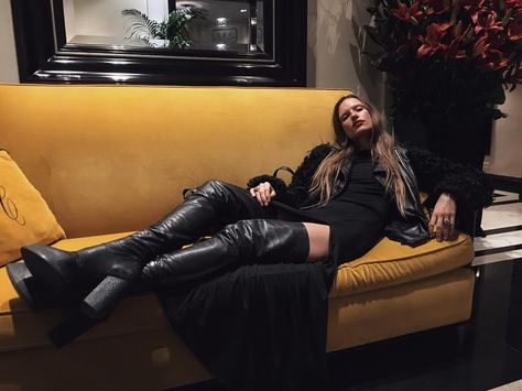 la bohème at the opera, jazz at carlyle kind of night. 2016 Style, Celebrity Style Icons, Models Off Duty Style, Fashion Content, Homewear Fashion, Personal Style Inspiration, Fashion Campaigns, The Opera, Models Off Duty