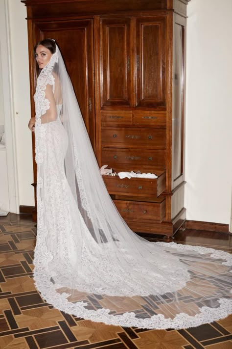 Catholic Wedding Dresses, Lace Trim Veil, Long Lace Veil, French Wedding Dress, Dramatic Veil, Lace Trimmed Veil, Catholic Wedding Traditions, Short Veil, Wedding Veils Lace