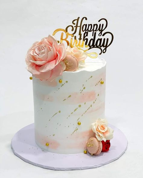 Buttercream Birthday Cake, Buttercream Cake Designs, Unique Birthday Cakes, Elegant Birthday Cakes, Simple Cake Designs, Birthday Cake Topper Printable, 40th Birthday Cakes, Birthday Cakes For Women, Beautiful Birthday Cakes