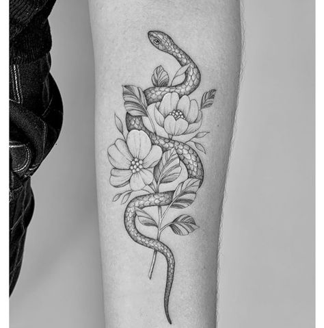 Underarm Tattoo, Tattoo Design For Hand, Tato Minimal, Tulip Tattoo, Snake Tattoo Design, Music Tattoo Designs, Simple Tattoo Designs, Spine Tattoos For Women, Floral Tattoo Design