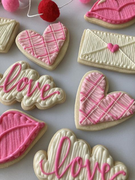 Creative Deserts, Valentines Treats, Biscuit Decoration, Valentine Cookie, Valentines Cookies, Buttercream Decorating, Valentines Baking, Decorate Cookies, Cookies Theme