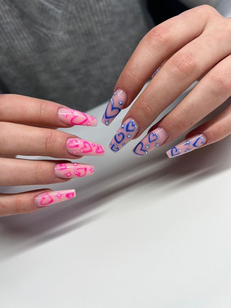 Blue And Pink Heart Nails, Cool Blue Nail Designs, Friends Inspired Nails, Pink And Blue Almond Nails, Matching Heart Nails, Dark Blue And Pink Nails, Neon Heart Nails, Pink And Blue Nail Ideas, Blue And Pink Nail Designs