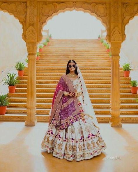 Lehenga Color Combinations, Dupatta Styling, Dupatta Draping, Latest Bridal Lehenga Designs, Bridal Lehenga Designs, White Lehenga, Latest Bridal Lehenga, Wedding Lehenga Designs, Bridal Lehenga Collection