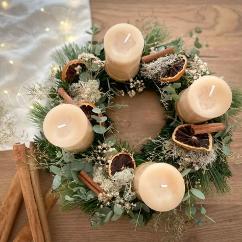 Christmas Wreath Boho, Advent Wreath Ideas, Advent Wreath Diy, Christmas Advent Wreath, Holiday Wreaths Christmas, Christmas Prep, Christmas Decor Inspiration, Diy Christmas Decor, Diy Christmas Decorations Easy