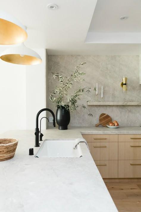 White Oak Kitchen Taj Mahal Quartzite Matte Black Faucet Brushed Brass Pull White Oak Kitchen Taj Mahal Quartzite Matte Black Faucet Brushed Brass Pull #WhiteOakKitchen #Kitchen #TajMahalQuartzite #MatteBlackFaucet #BrushedBrassPull White Oak Kitchen, Kitchen 2024, 아파트 인테리어, Oak Kitchen, Kitchen Room Design, Kitchen Inspiration Design, Wooden Cabinets, Dream House Interior, Counter Tops