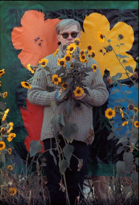 22 Rare Photographs of Andy Warhol in Flower Field With Flowers Silk-Screen in Queens, New York, 1964 Pop Art Andy Warhol, Lobelia Cardinalis, Andy Warhol Marilyn, Warhol Factory, Andy Warhol Flowers, James Rosenquist, Andy Warhol Pop Art, Warhol Art, Robert Rauschenberg