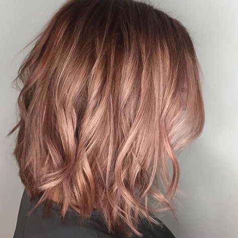 Rose Gold Balayage Rose Gold Balayage, Sombre Hair, Popular Hair, Balayage Ombre, Caramel Highlights, Brunette Balayage Hair, Short Hair Balayage, Trendy Hair Color, Rose Gold Hair