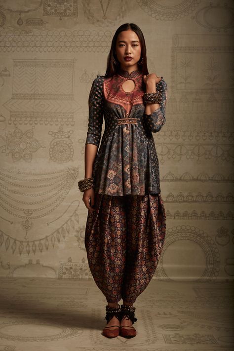 Ethnic Fashion Style, Larp Inspiration, Nikkah Dress, India Style, Indian Salwar Kameez, Office Job, Tarun Tahiliani, Bohol, Looks Street Style