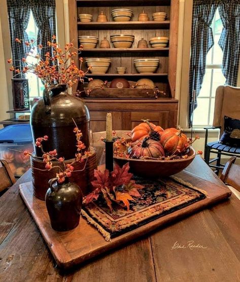 Furniture Bedroom Sets, Home Furniture Bedroom, Primitive Dining Room, Moldes Halloween, Primitive Fall Decor, Primitive Autumn, Primitive Dining Rooms, Primative Decor, Home Decor Cozy