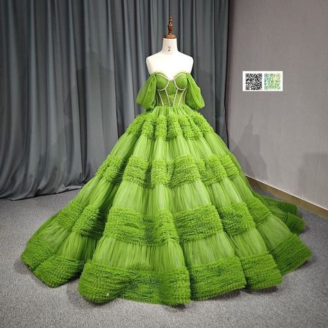 Prom Dresses Neon, Quinceanera Dress Green, Green Quinceanera Dress, Quinceanera Dresses Green, Green Quinceanera, Red Quinceanera Dress, Green Quinceanera Dresses, Green Ball Gown, Quinceanera Dresses Red