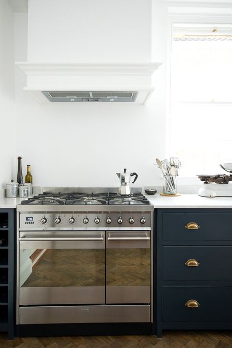 Bath Shaker Kitchen | deVOL Kitchens Blue Shaker Cabinets, Range Cookers, Devol Kitchens, Galley Kitchens, Induction Hob, Range Cooker, Shaker Cabinets, Shaker Kitchen, Elegant Kitchens