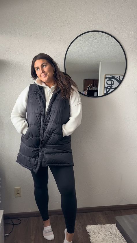 Long Puffer Vest, Long Puffer Vest Outfit, Black Puffer Vest Outfit, Mom Outfits Winter, Puffer Vest Outfit, Leggings Outfit Fall, Vest Outfits For Women, Black Puffer Vest, Long Puffer