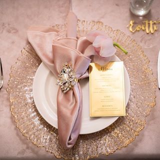 𝐸𝓁𝑒𝑔𝒶𝓃𝒸𝒾𝒶 𝐸𝓋𝑒𝓃𝓉𝓈 (@eleganciaeventservices) • Instagram photos and videos Palace Photoshoot, Wedding Reception Place Settings, Gold Charger Plate, Gold Chargers, Pink China, Pink Napkins, Baby Shower Brunch, Blush Tones, Wedding Mood Board