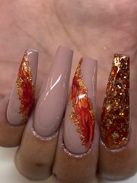 Nail Ideas With Gold Glitter, Fall Red Nails Acrylic, Thanksgiving Stilleto Nails, Fall Nail Designs With Rhinestones, Fall Nails Ideas Autumn Orange, Orange And Brown Marble Nails, Nail Designs For Wedding, Orange Fall Nail Designs, Burnt Orange Nails Designs