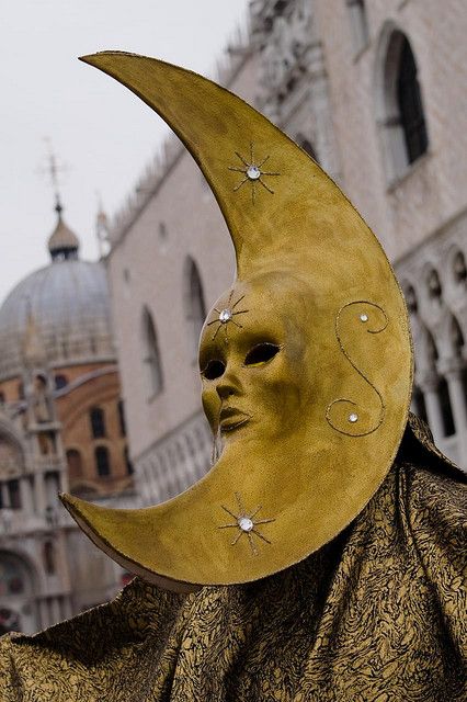 Probably one of the best masks I've ever seen for Carnival in Venice.  Really makes one feel everything is a little supernatural. Carnival Of Venice, Venetian Masks, 다크 판타지, Carnival Masks, Arte Inspo, Masks Masquerade, 판타지 아트, Mellow Yellow, Stars And Moon