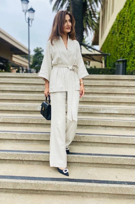 Linen Wedding Outfit Women, Linen Coat Outfit Summer, Kimono With Belt Outfit, Kimono Office Outfit, Kimono Suit Woman, Linen Wear For Women, Linen Kimono Jacket, Kimono Work Outfit, Linen Kimono Outfit