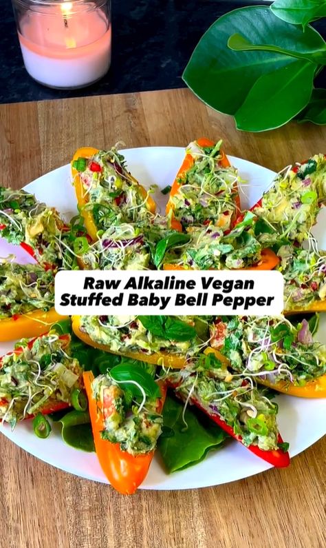 Raw Stuffed Baby Bell PeppersIngredients:Baby bell peppers or regular bell peppers🌱Stuffing:1 large ripe avocadoSmall bunch corianderSmall bunch fresh dill1/2 red onion1/2 chopped bell pepperSea salt, cayenne pepper for taste2 Tbsp Sauce🌱Sauce ingredients1/2 cup Brazil nuts1/2 cup water1/2 tsp sea salt1/4 tsp cayenne p Alkaline Raw Vegan Recipes, Raw Veggie Meals, Raw Alkaline Recipes, Alkaline Wraps, Raw Fruit And Veggie Diet Meals, Raw Veggie Recipes, Alkaline Diet For Beginners, Raw Vegan Meals, Alkaline Salad