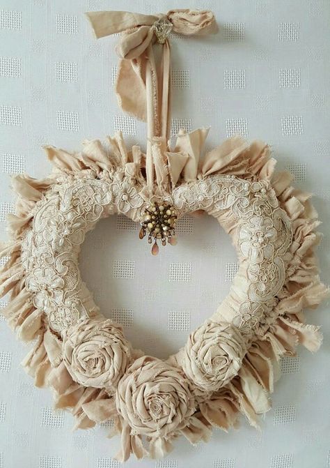 Beige Heart, Shabby Chic Decor Diy, Shabby Chic Hearts, Shabby Chic Wreath, Shabby Chic Decor Bedroom, Fabric Wreath, Lace Crafts, Shabby Chic Home Decor, Shabby Chic Living