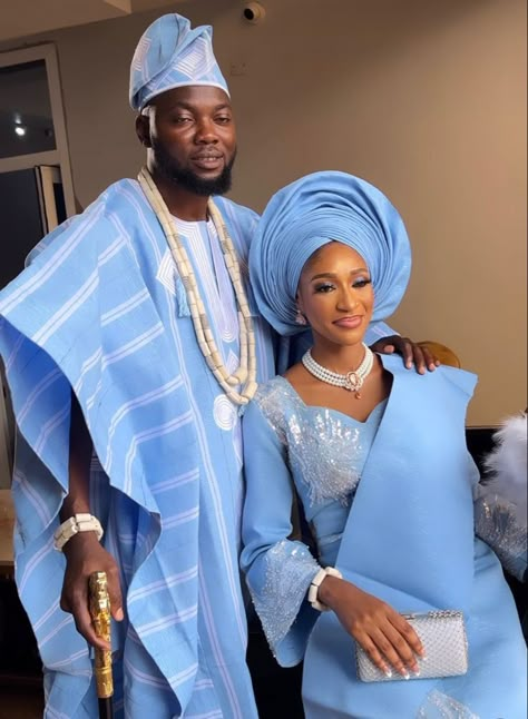 Nigerian Bride And Groom Outfits, Traditional Outfits African, Nigerian Traditional Attire, Nigerian Wedding Attire, Nigerian Wedding Dresses Traditional, Culture Clothes, Couples African Outfits, Yoruba Bride, Nigerian Traditional Wedding