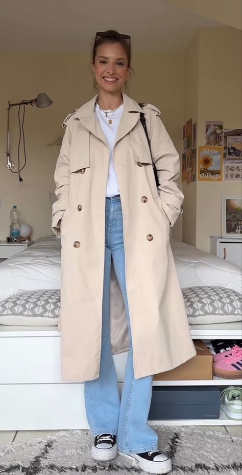 Light Beige Trench Coat Outfit, Taupe Trench Coat Outfit, Gabardine Outfit, Winter Outfits Inspiration, Casual Trench Coat Outfit, Beige Trench Coat Outfit, Trent Coat, October Outfits, Trench Beige