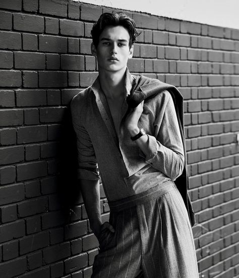 Vogue Hommes | Black & White Pose Mannequin, Mode Poses, Model Citizen, Male Models Poses, Vogue Men, Mens Fashion Editorial, Pose Fotografi, Editorial Shoot, Men Photoshoot