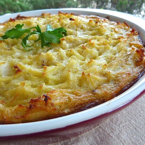 Jewish Meals, Potato Kugel Recipe, Passover Recipes Dinner, Seder Dinner, Passover Menu, Lithuanian Food, Potato Kugel, Passover Food, Passover Ideas