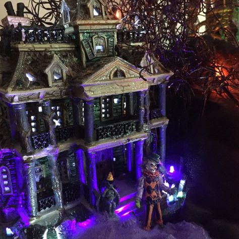 7 Tips for a Spooktacular DIY Halloween Village – Shannon O'Neil Christmas Village Turned Halloween, Diy Halloween House Village, Diy Halloween Village Houses, Halloween Village Display Ideas, Creepy Town, Diy Halloween Village, Halloween Villages, Lemax Halloween Village, Diorama Diy