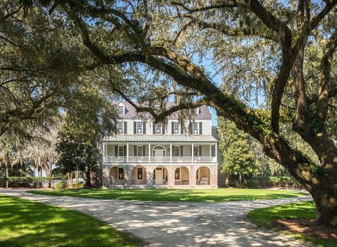 Kiawah mansion fetches $20.5M, setting a record for a Charleston-area home sale | Real Estate | postandcourier.com Charleston Sc Homes, Island Architecture, Historic Charleston Sc, Kiawah Island South Carolina, Charleston Style, Southern Culture, Live Oak Trees, Kiawah Island, Mansions For Sale