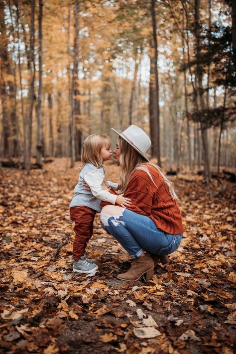 Photography Poses For Mom And Daughter, Mom And Daughter Photo Ideas Fall, Fall Photo Ideas For Family, Family Of 3 Fall Photo Ideas, Mother And Daughter Fall Photoshoot, Autumn Toddler Photoshoot, Mother And Sons Photo Ideas, Mom And Kids Fall Photoshoot, Toddler Fall Photos