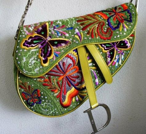 Vintage Dior Saddle Bag, Embroidered Butterfly, Luxury Purses, Fancy Bags, Louis Vuitton Pochette, Bag Collection, Trotter, Pretty Bags, Mode Inspo