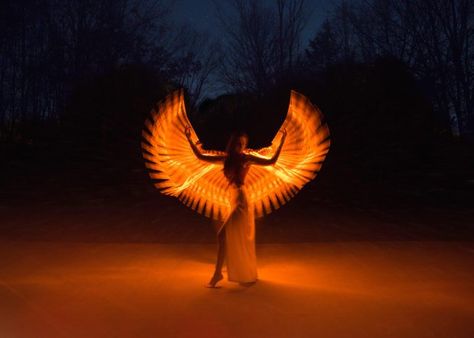 This photographer created phoenix wings by light painting with real fire - DIY Photography Fire Tutorial, Painting Fire, Phoenix Wings, Light Painting Photography, Dark Wings, Fire Photography, Long Exposure Photography, Real Fire, Photography Light