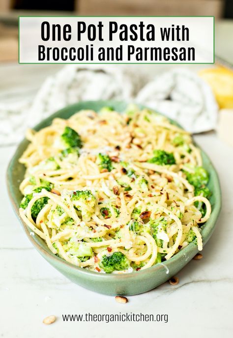 Pasta With Broccoli Sauce, Pasta And Broccoli Recipes, Parmesan Broccoli Recipes, Broccoli Spaghetti, Parmesan Noodles, Pasta Con Broccoli, Broccoli Lemon, Pasta With Broccoli, Pan Pasta