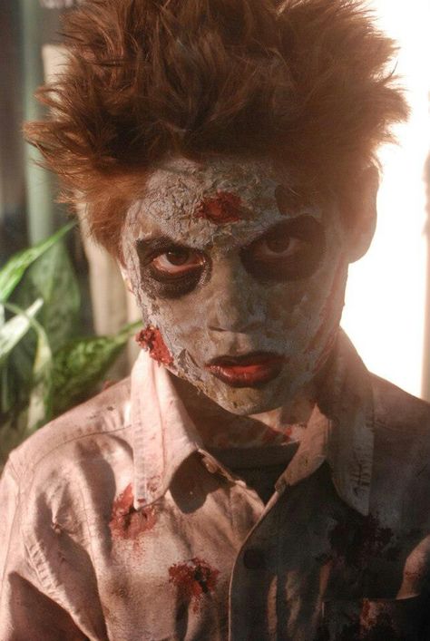 Diy zombie costume Boy Zombie Makeup, Zombie Costume Men, Zombie Makeup Kids, Boy Zombie Costume, Diy Zombie Makeup, Diy Zombie Costume, Boy Halloween Makeup, Zombie Makeup Diy, Zombie Costumes