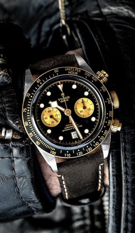 Tudor Black Bay Chrono S&g, Tudor Black Bay Chrono, Best Looking Watches, Tudor Watches, Mens Watches Leather, Tudor Black Bay, Watch Winder, Vintage Watches For Men, Mens Outfit Inspiration