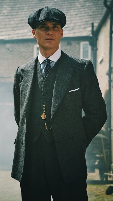 Thomas Shelby Suit, Peaky Blinders Outfit, Shelby Thomas, Vintage Outfits For Men, Peaky Blinders Costume, Peaky Blinders Series, Peaky Blinders Poster, Vintage Outfits Men, Peaky Blinders Wallpaper