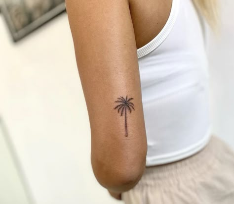 Palm Tree Hip Tattoo, Mini Name Tattoo, Sabal Palm Tattoo, Palm Tree Tattoo Placement, Fineline Palm Tree Tattoo, Palmetto Tree Tattoo, Tulum Tattoo, Minimalist Palm Tree Tattoo, Bahamas Tattoo