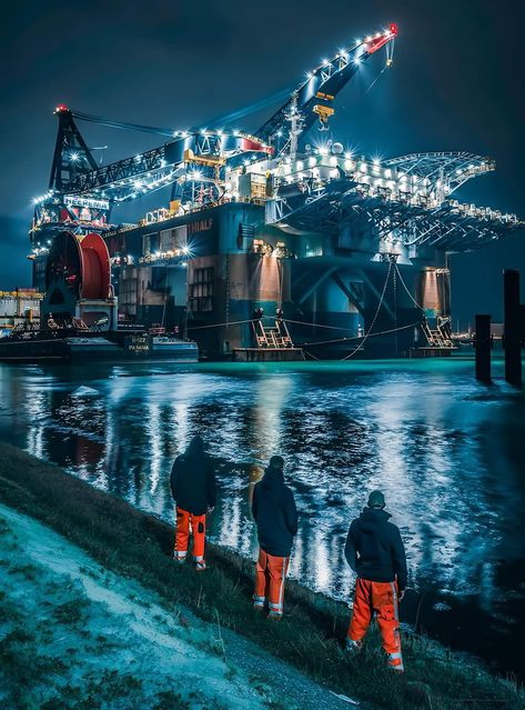 Ship Captain Aesthetic, Captain Aesthetic, Space 4k, Tanker Ship, Work Hard Dream Big, Shipping Design, Oil Platform, Diesel Mechanics, Ship Captain