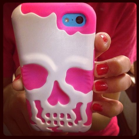 ✦⊱ɛʂɬཞɛƖƖą⊰✦ 2010 Aesthetic, Punk Poster, Skull Style, Iphone Obsession, Girl Phone Cases, Skull Lover, Album Cover Design, Girl Superhero, Skull Fashion