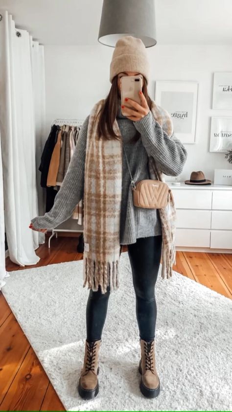 be53ee61104935234b174e62a07e53cfdesc42413060ri Chique Outfits, Mode Casual, Winter Mode, Mode Inspo, Casual Winter Outfits, Outfit Inspo Fall, Fall Fashion Outfits, Mom Outfits, Winter Fashion Outfits