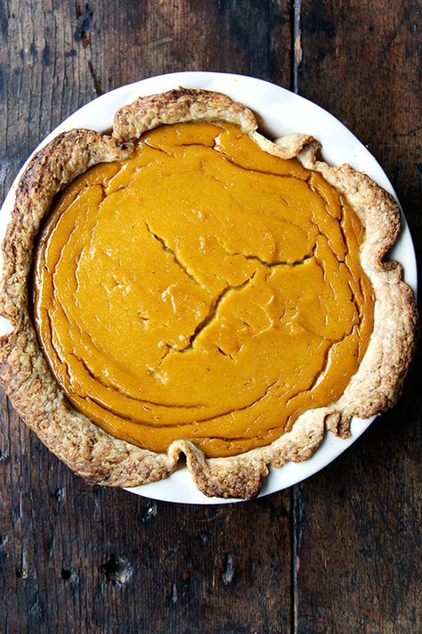 just-baked pie Squash Pie Recipes, Butternut Squash Pie, Butternut Squash Cinnamon, Squash Pie, French Apple Tart, Baked Pie, Dark Chocolate Nutrition, Butternut Squash Puree, Sweet Pies