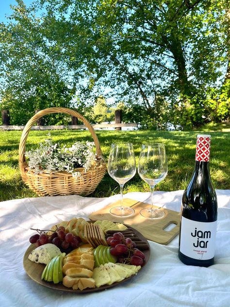 Picnic with a cheese board and red wine. Cheese And Wine Picnic, Cheese Platter Picnic, Picnic Wine Aesthetic, Wine Picnic Aesthetic, Cheese Board Picnic, Picnic Cheese Platter, Prosecco Picnic, Wine Tasting Picnic, Winery Picnic