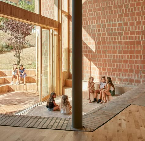 Montessori Kindergarten, School Building Design, Library Architecture, Waldorf School, School Interior, Toddler Room Decor, Student House, Montessori School, Education Architecture