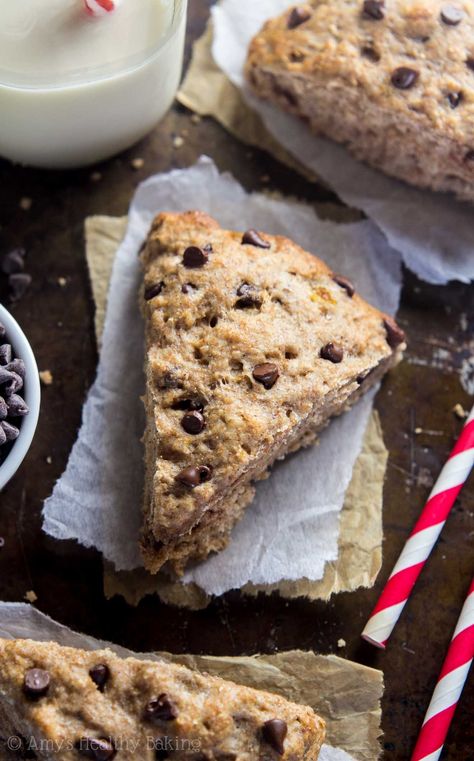 Clean-Eating Chocolate Chip Banana Bread Scones -- so easy, supremely tender & packed with 4g of protein! Banana Scones, Peanut Butter Banana Cookies, Chocolate Chip Scones, Healthy Chocolate Chip, Chocolate Chip Banana, Banana Cookies, Kid Desserts, Healthy Banana Bread, Chocolate Chip Banana Bread