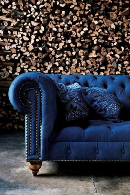 5 Tips to Create Modern Interior Decorating Color Schemes with Rich Blue Color Tufted Chesterfield Sofa, Tufted Furniture, Blue Couch, Blue Velvet Sofa, Blue Couches, Velvet Couch, David Gandy, Tufted Sofa, Blue Sofa