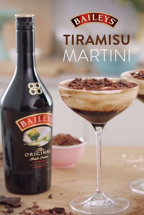 There’s your average coffee, then there’s coffee whipped with deliciousness. Try your hand at an extra indulgent Baileys Tiramisu Martini. Tiramisu Martini, Baileys Tiramisu, Baileys Recipes, Apple Martini, Martini Bar, Vodka Martini, Boozy Drinks, Fancy Drinks, Cocktail Drinks Recipes