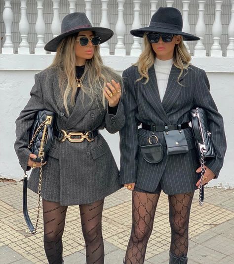 Firo 💫 on Instagram: “Thank you for being my biggest inspiration 👯‍♀️ 🖤” Grey Outfits, Chique Outfits, Outfit Chic, Looks Street Style, Looks Black, Mode Inspo, 가을 패션, Black Tights, Mode Inspiration