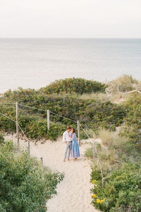 East Coast Engagement Photos, Nantucket Picture Ideas, Nantucket Photoshoot, Nautical Engagement Photos, Nantucket Engagement Photos, New England Engagement Photos, Cape Cod Engagement Photos, Nantucket Elopement, Coastal Engagement Photos