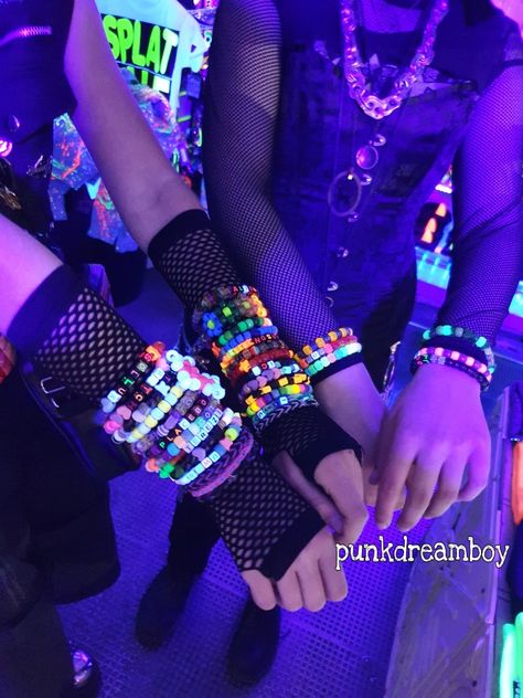 Scenecore Aesthetic Outfit, Kandi Animals, Kandi Aesthetic, Kandi Core, Scenecore Kandi, Kandi Inspiration, Scene Kandi, Y2k Scene, Kandi Inspo